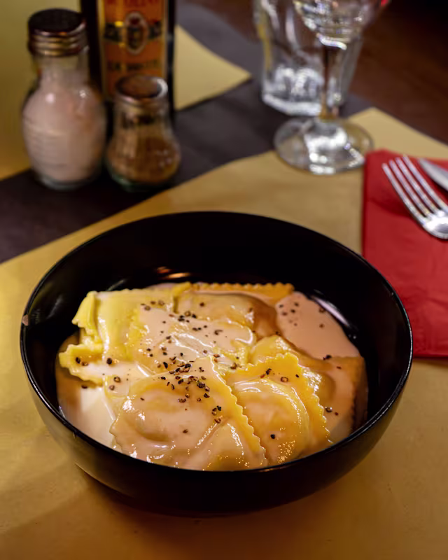 Tortello di Patate con Fonduta di Parmigiano 