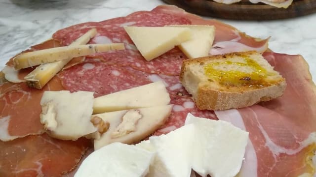 Tagliere di salumi e formaggi