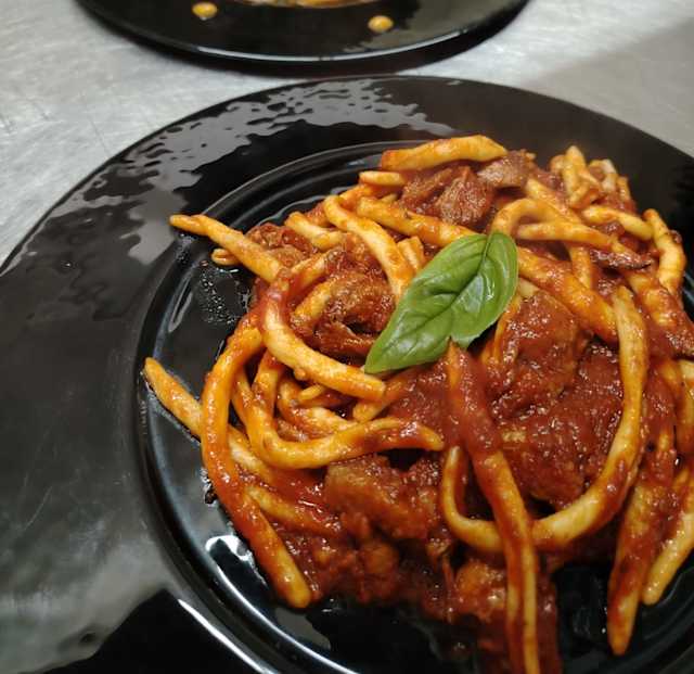 FUSILLI FRESCHI AL RAGÚ CILENTANO