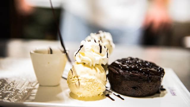 Fondant au chocolat avec sa glace 