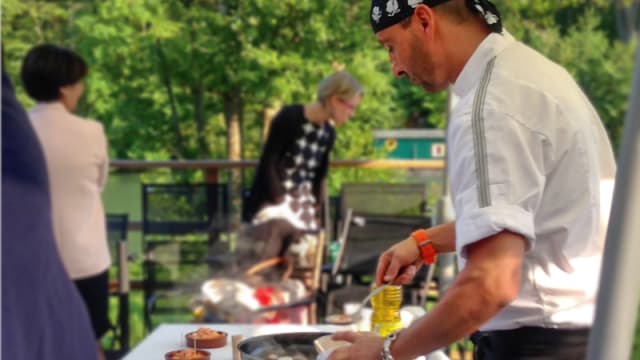 Animation chaude pour cocktail par notre chef Frédéric