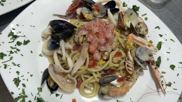 Linguina trafilata al bronzo di solo grani siciliani allo scoglio con tartar di gambero rosso crudo