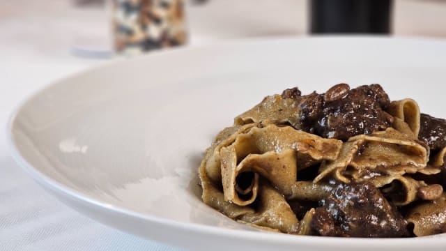 pappardella con grano arso al cignale in dolceforte