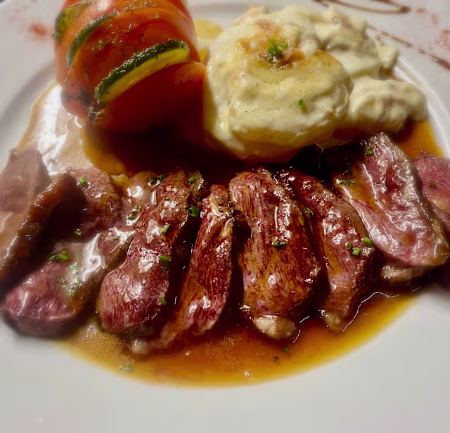 Le magret de canard sauce au miel .