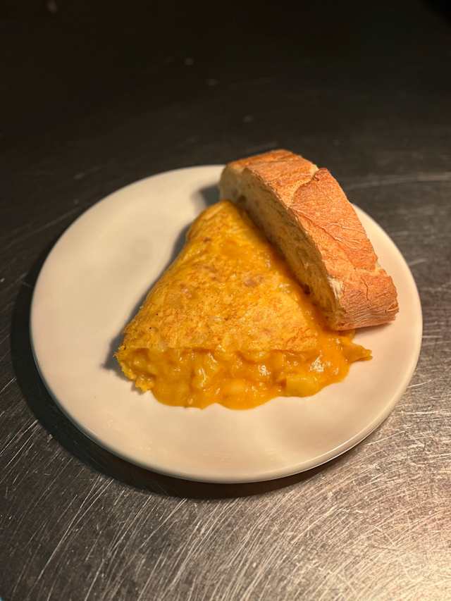 Pincho de tortilla con cebolla