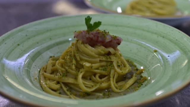 tagliolini della casa con gambero rosso di mazzara