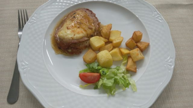 VITELLO IN CROSTA DI PROVOLA CON PATATE