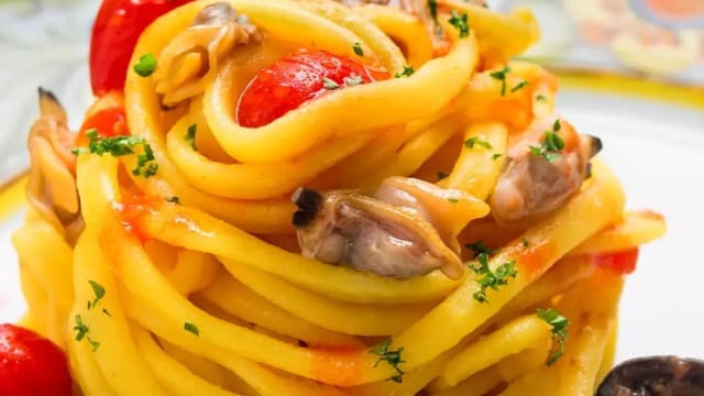 SCIALATIELLI CON VONGOLE E POMODORIMI
