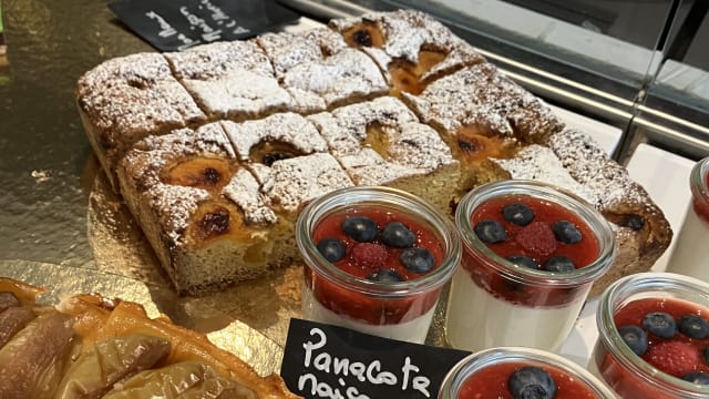 Les desserts de Maureen, ici pana cota et son coulis de fruit rouge maison 