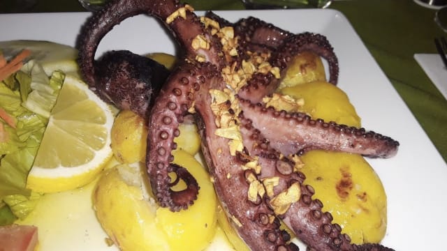 Polvo à lagareiro com grelos