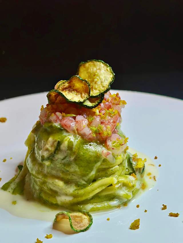 Tagliolino con zucchine, gambero viola e provola di Agerola