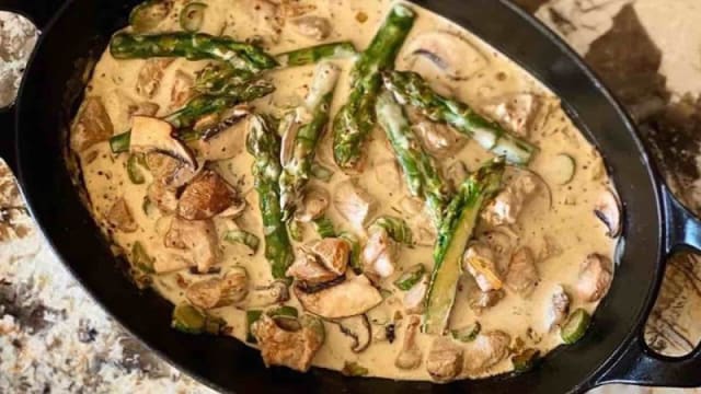 Noix de Veau, Asperges Vertes & Champignons