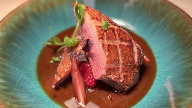 Magret de canard, reduction de balsamique à la framboise