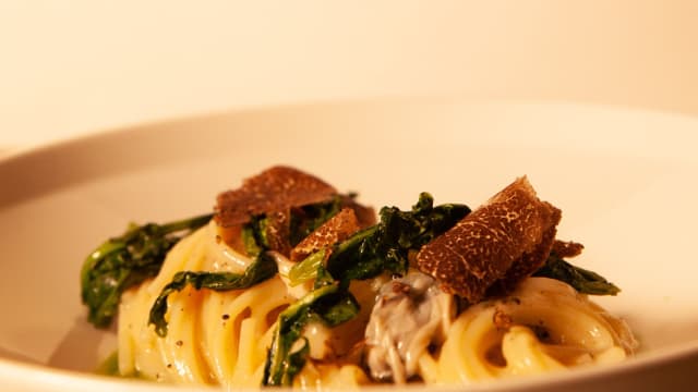 Spaghetti tartufo nero, friarielli e ostriche