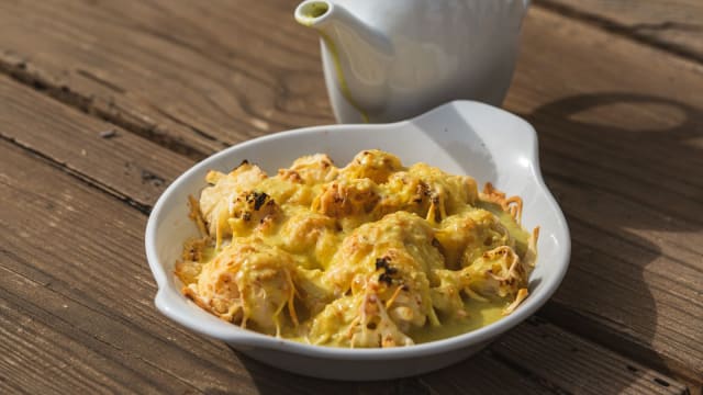 Couve-flor gratinada com especiarias e molho de coco