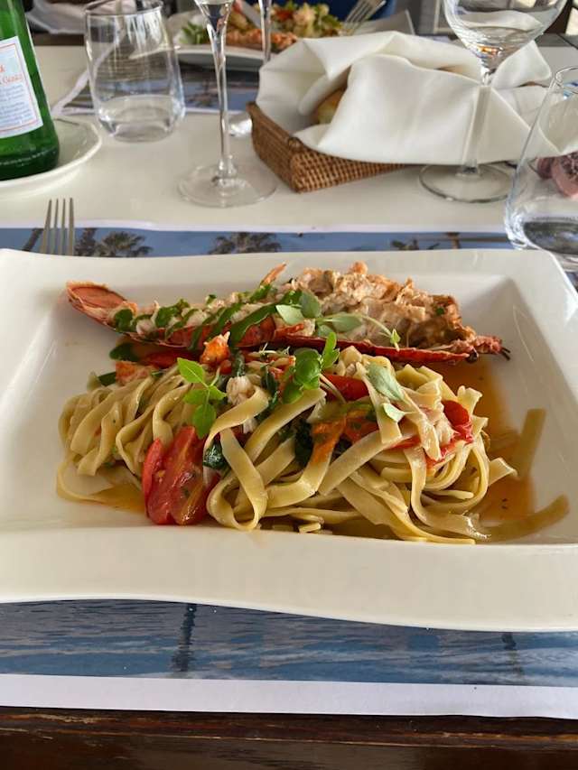 Beach Club 93 Ristorante, Laura