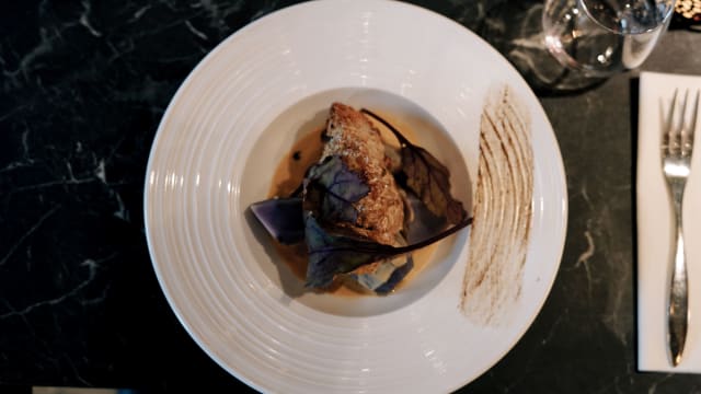 RIS DE VEAU CUIT AU BEURRE MOUSSEUX, JUS DE VIANDE AU THYM ET MOUSSELINE DE TOPINAMBOURS