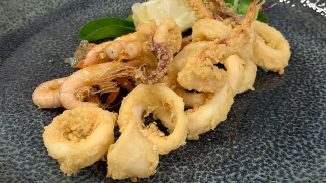 FRITTURA CLASSICA GAMBERI E CALAMARI