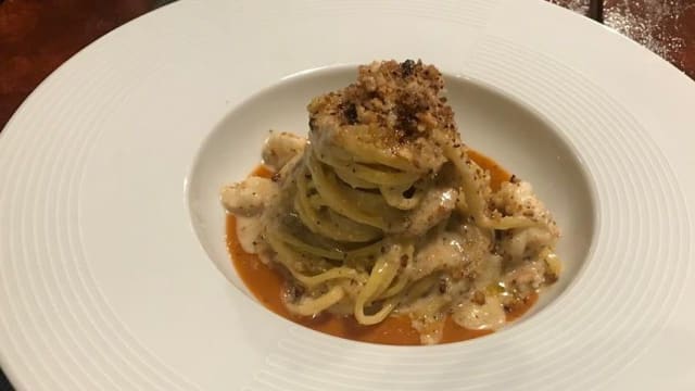 Tagliolini al pesto di mandorle e scampi 