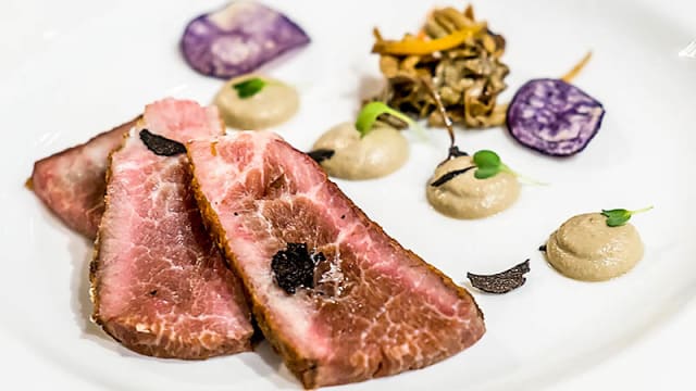 Presa ibérica con praliné de pipas, alguna de monte y trufa