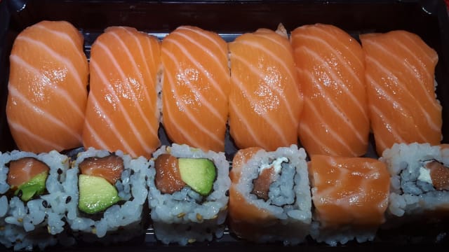 Sushi Saumon (Saumon, Avocat, Cheese)