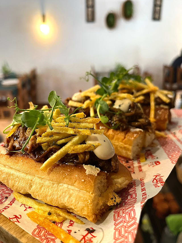 Fartón de rabo de toro y patata paja