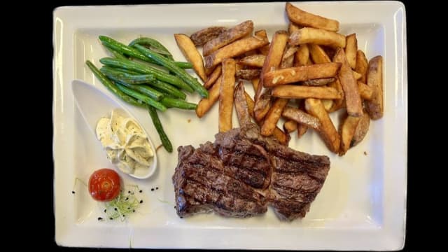Entrecôte de boeuf et frites maison