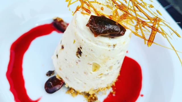 Parfait glacé aux amandes caramélisées