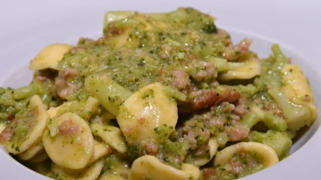 Orecchiette broccoli e salsiccia