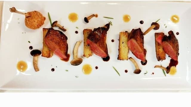 Petto di piccione, patate e pioppini