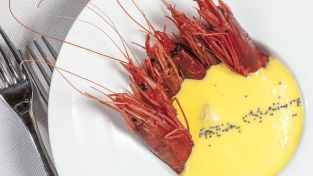 Gambero in salsa aracio,miele,tabasco e mandorle