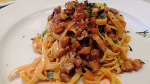 Tagliolini al ragù di polpo