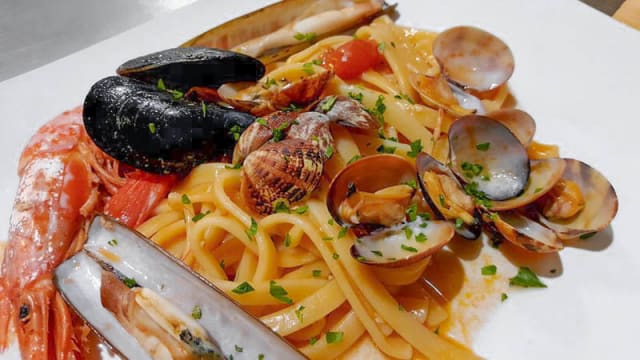 Scialatiello Gamberoni e frutti di mare.