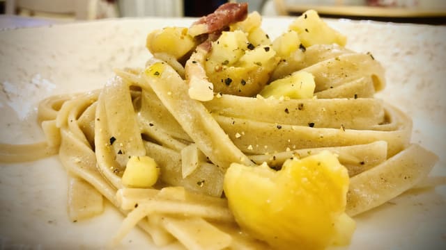 Tagliatelle ( 100% grano duro senatore cappelli) con castagne e pancetta 