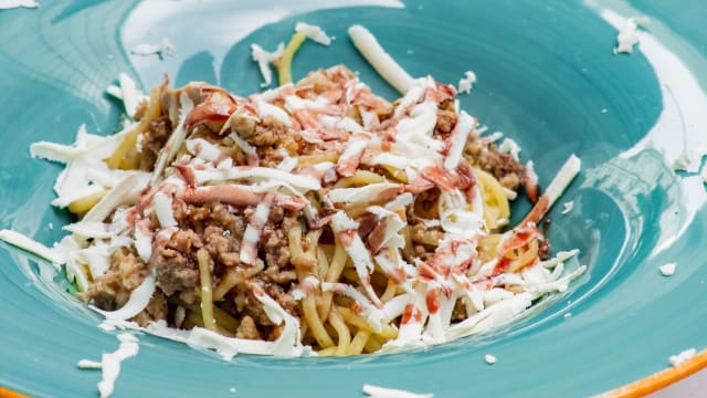 Tagliolini alle 3 carni con riduzione di vino rosso e ricotta salata