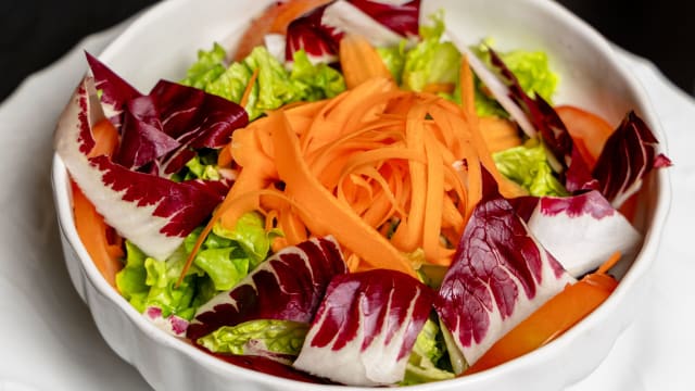 Insalata mista - Insalata Gentile, julienne di carote e pomodorini