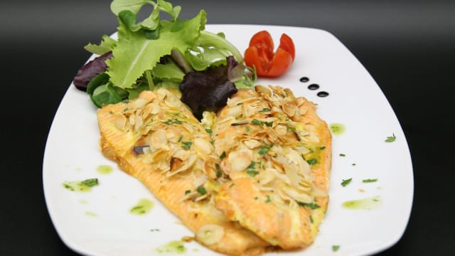 Filetto di trota salmonata alle mandorle
