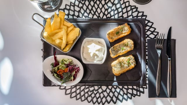 Plato principal menú "Fish & Gin", Restaurante B-Lounge