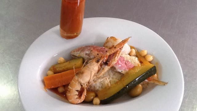 Couscous de poisson, bouillon safrane
