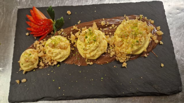 Crema al limone con nutella e crumble al bacio 