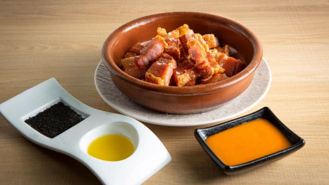 Torreznos de Soria con salsa brava (250 gr.)