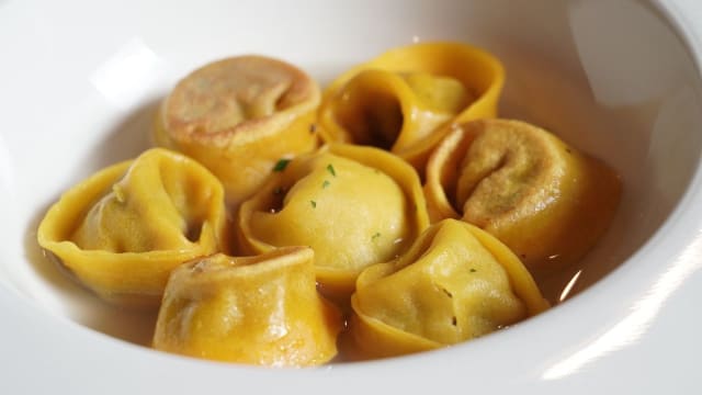 Cappelletto ripieno di impepata di cozze