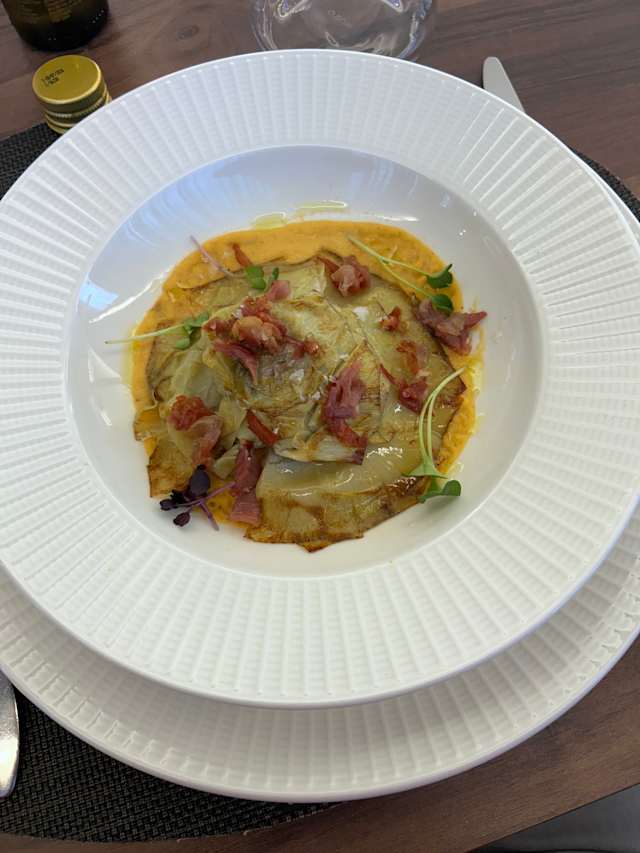 ALCACHOFA CONFITADA, FOIE Y PÉTALOS DE ROSA