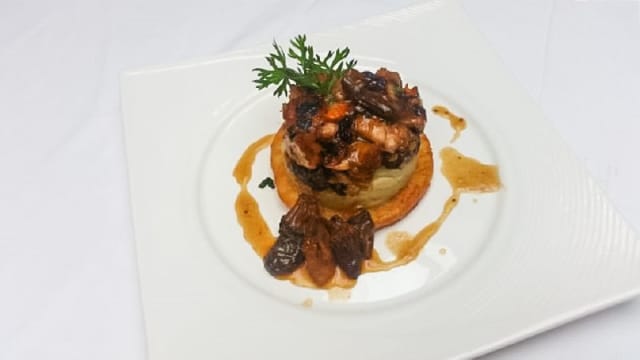Ris de veau aux morilles, oignons confits
