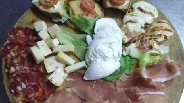 TAGLIERE DI ANTIPASTO
