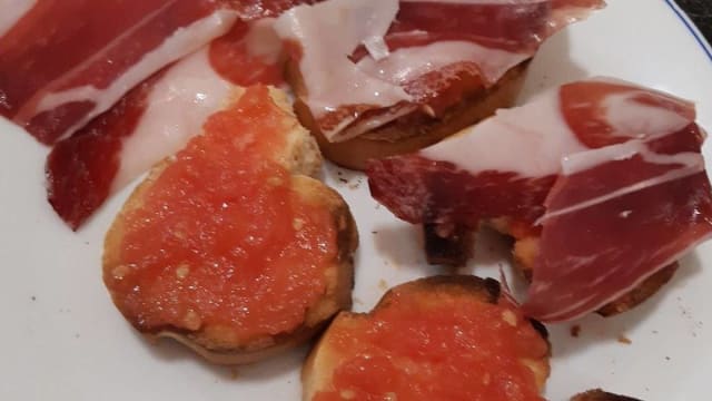 Pa amb tomaquet serrano