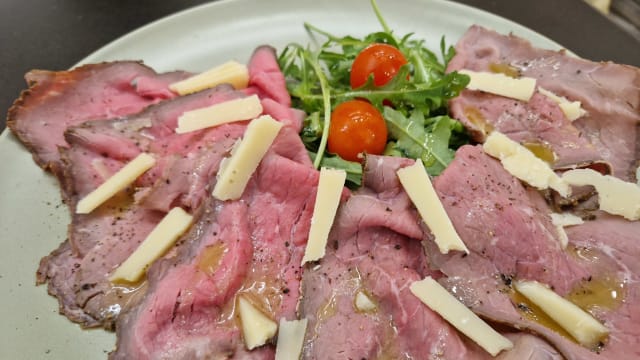 Roastbeef nostrano all'inglese  con Reggiano riserva 100 mesi