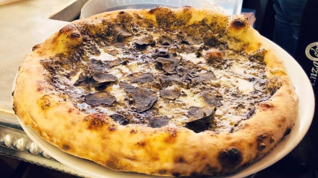PIZZA NAPOLITAINE A LA TRUFFE