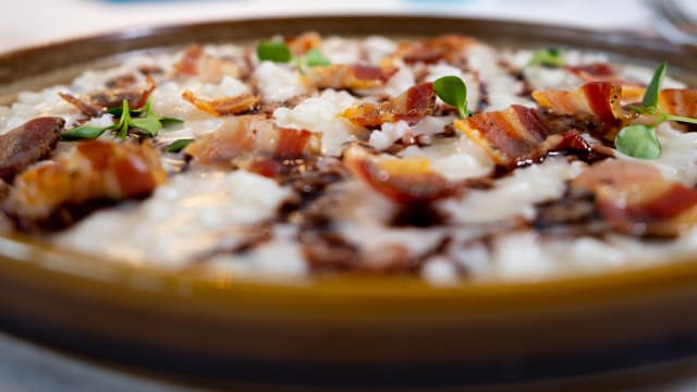 Risotto alla parmigiana, riduzione di Barolo e pancetta di Mangalica