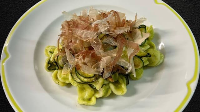 Orecchiette, zucchine alla scapece e katsuobushi